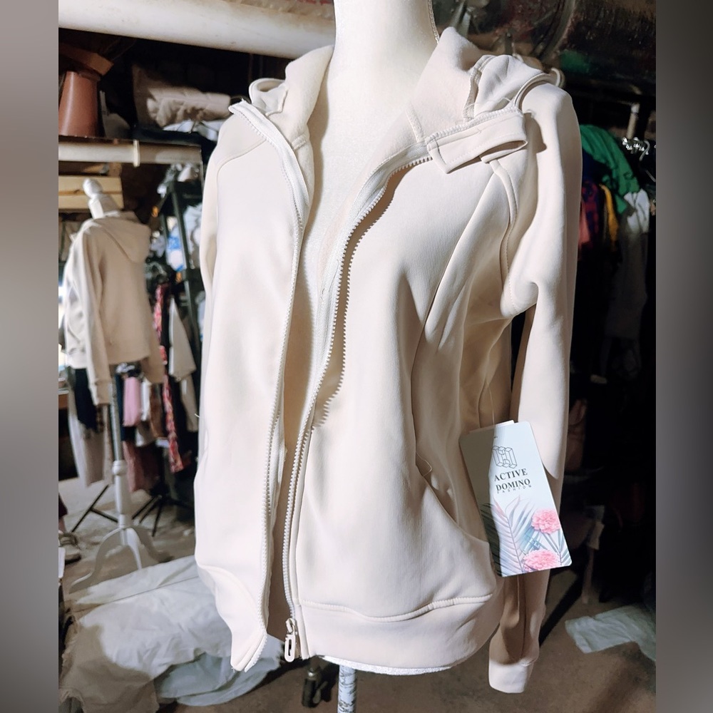 ACTIVE DOMINO FASHION wicking flat seams four ways stretch soft comfy hooded NWT